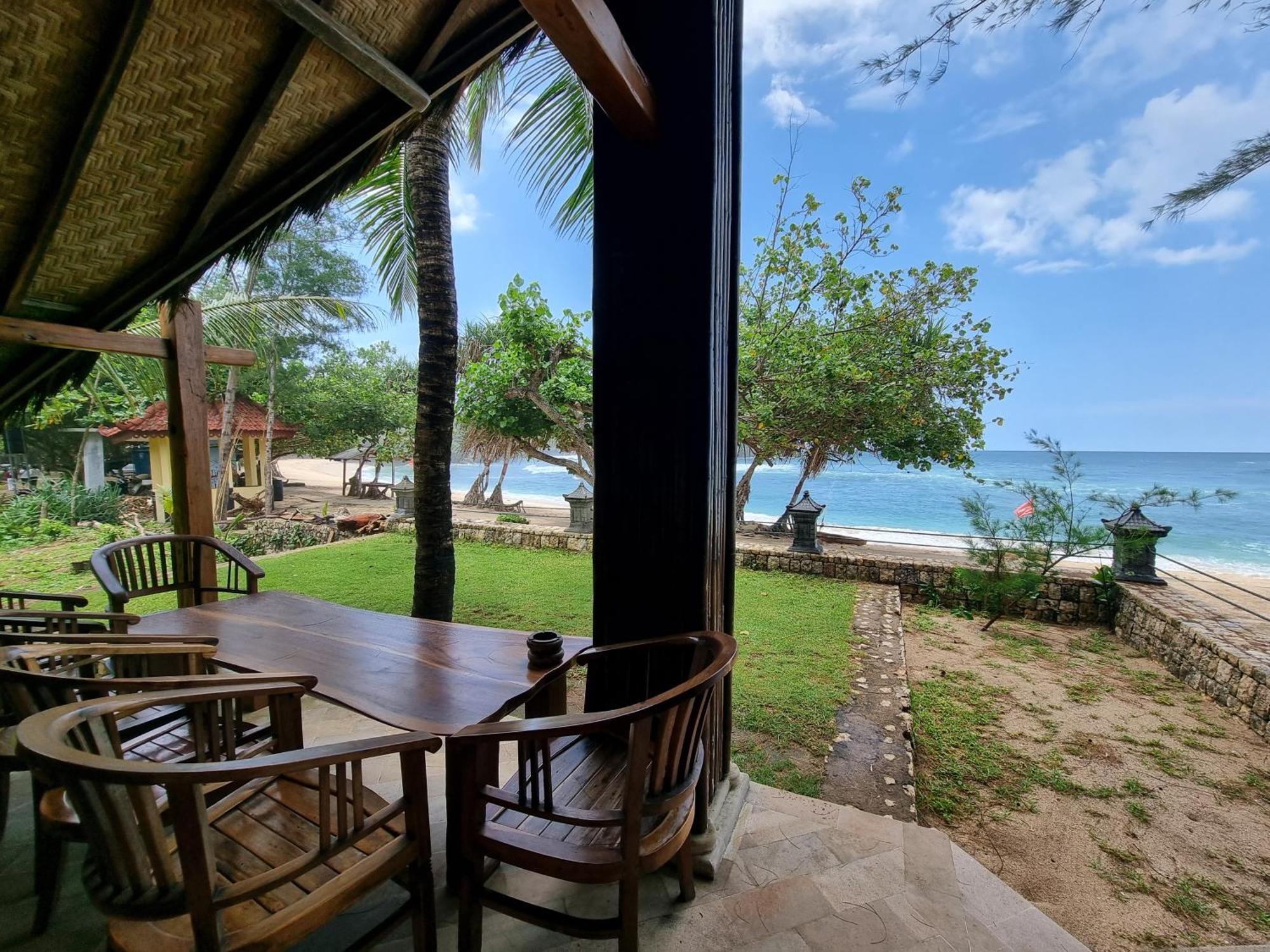 Istana Ombak Eco Resort Pacitan Εξωτερικό φωτογραφία