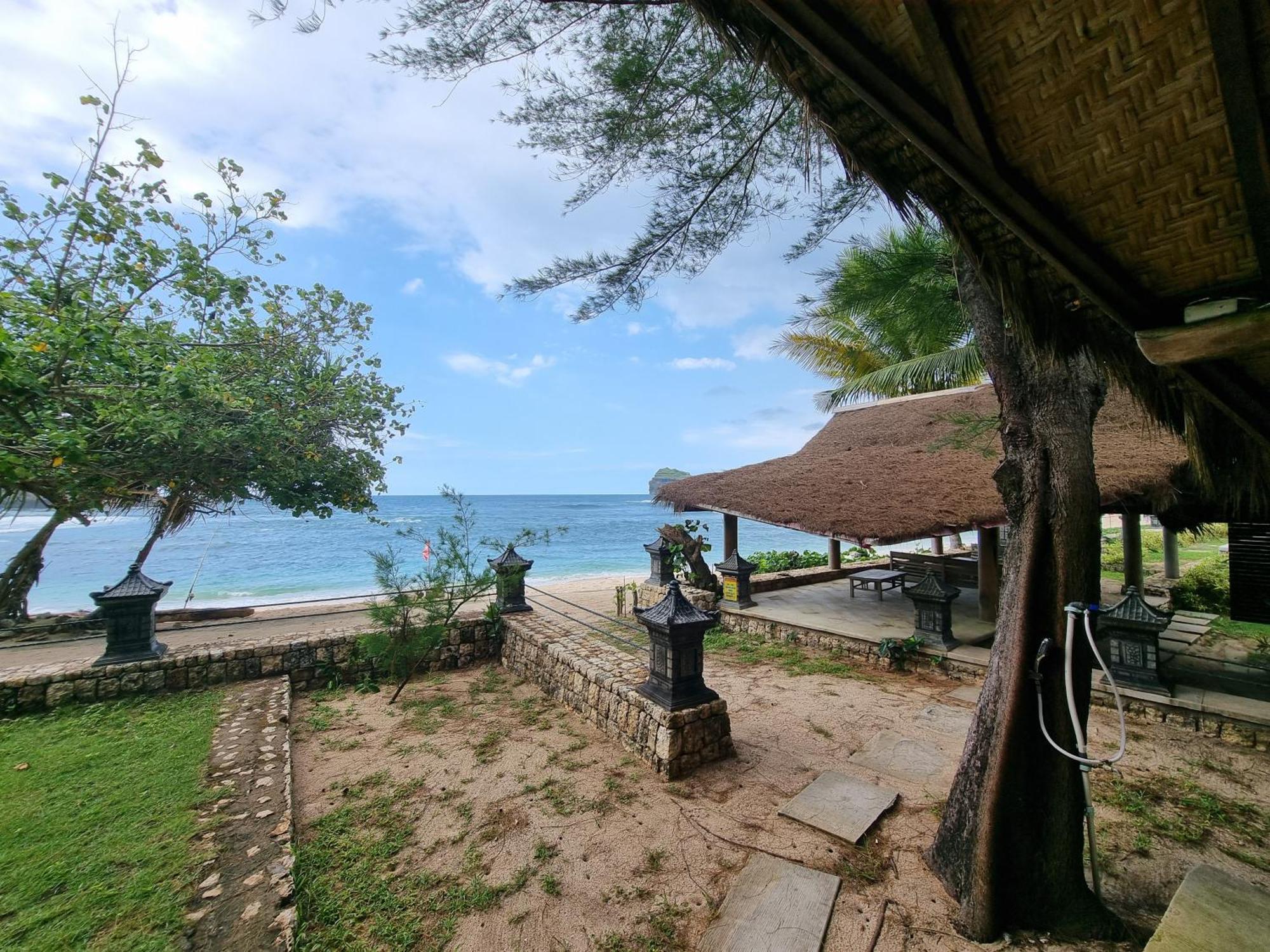 Istana Ombak Eco Resort Pacitan Εξωτερικό φωτογραφία