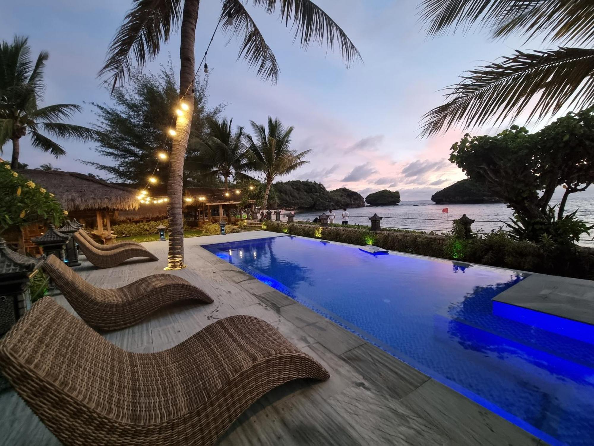 Istana Ombak Eco Resort Pacitan Εξωτερικό φωτογραφία
