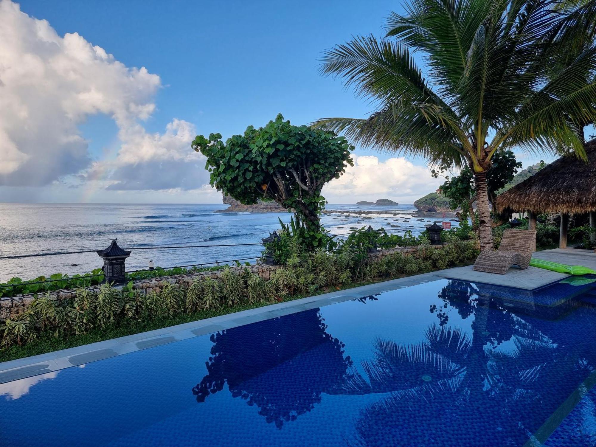 Istana Ombak Eco Resort Pacitan Εξωτερικό φωτογραφία