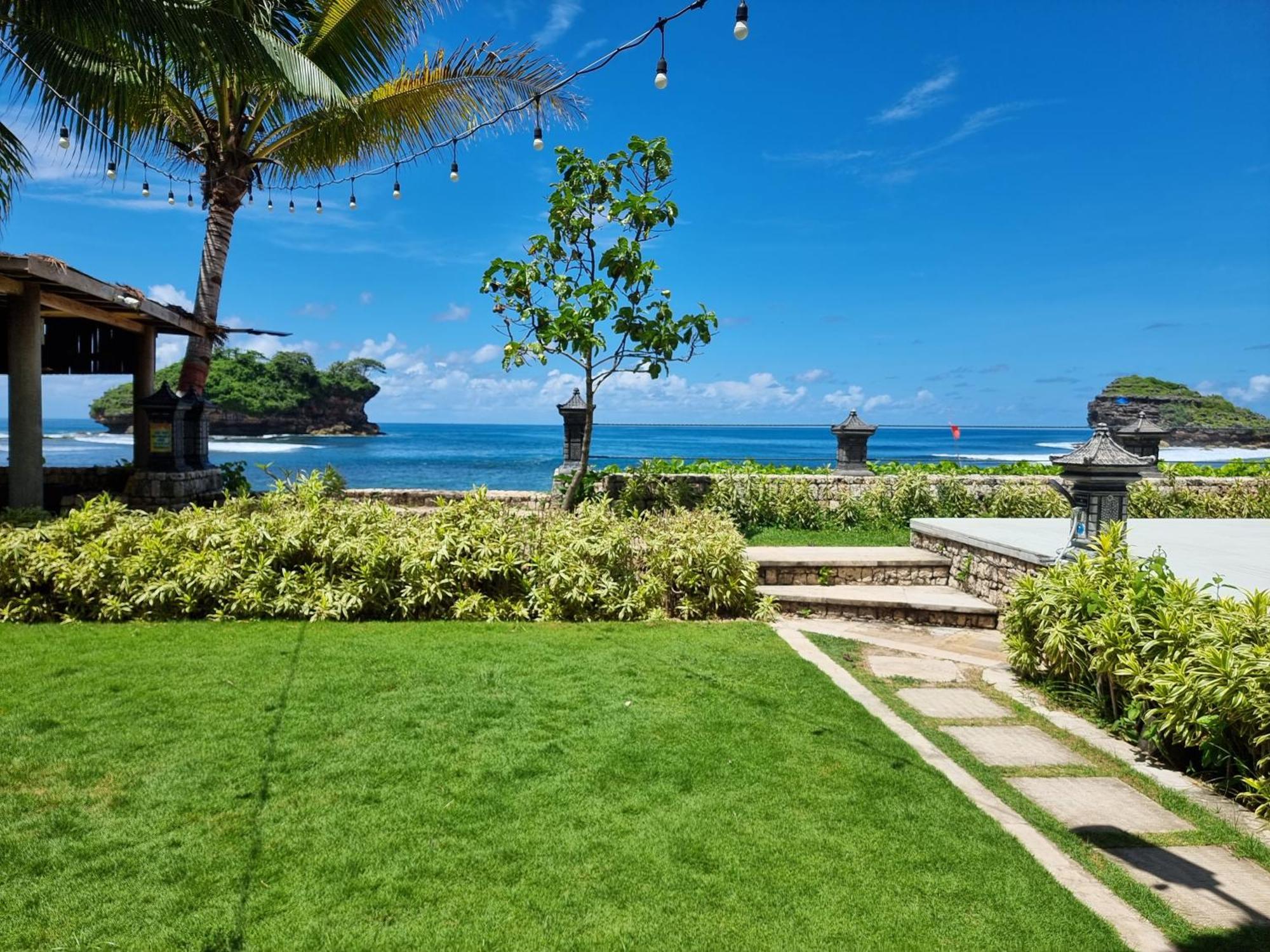 Istana Ombak Eco Resort Pacitan Εξωτερικό φωτογραφία