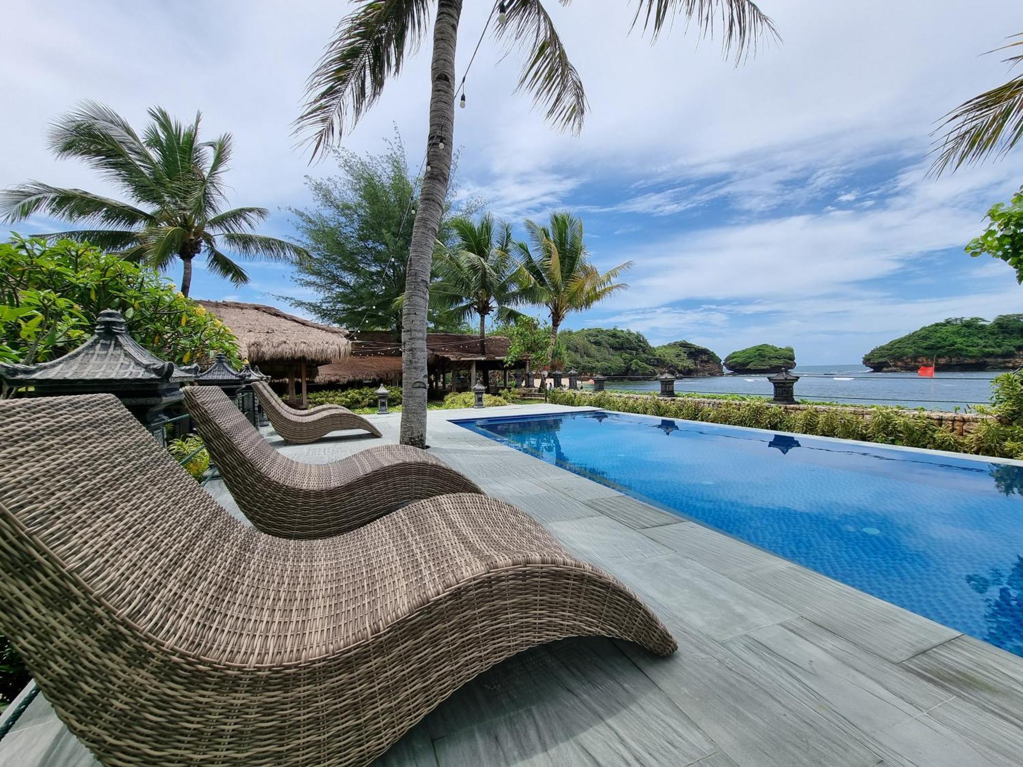 Istana Ombak Eco Resort Pacitan Εξωτερικό φωτογραφία