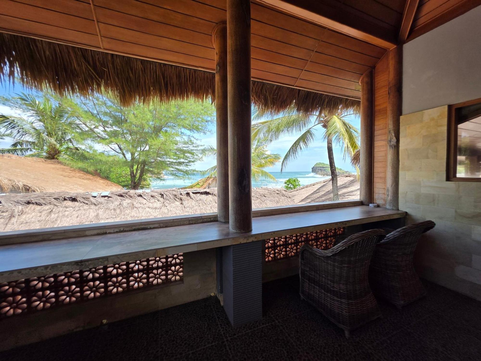 Istana Ombak Eco Resort Pacitan Εξωτερικό φωτογραφία